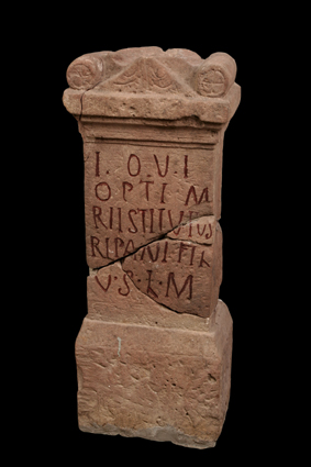 Autel votif dédié à Jupiter par Restitutus